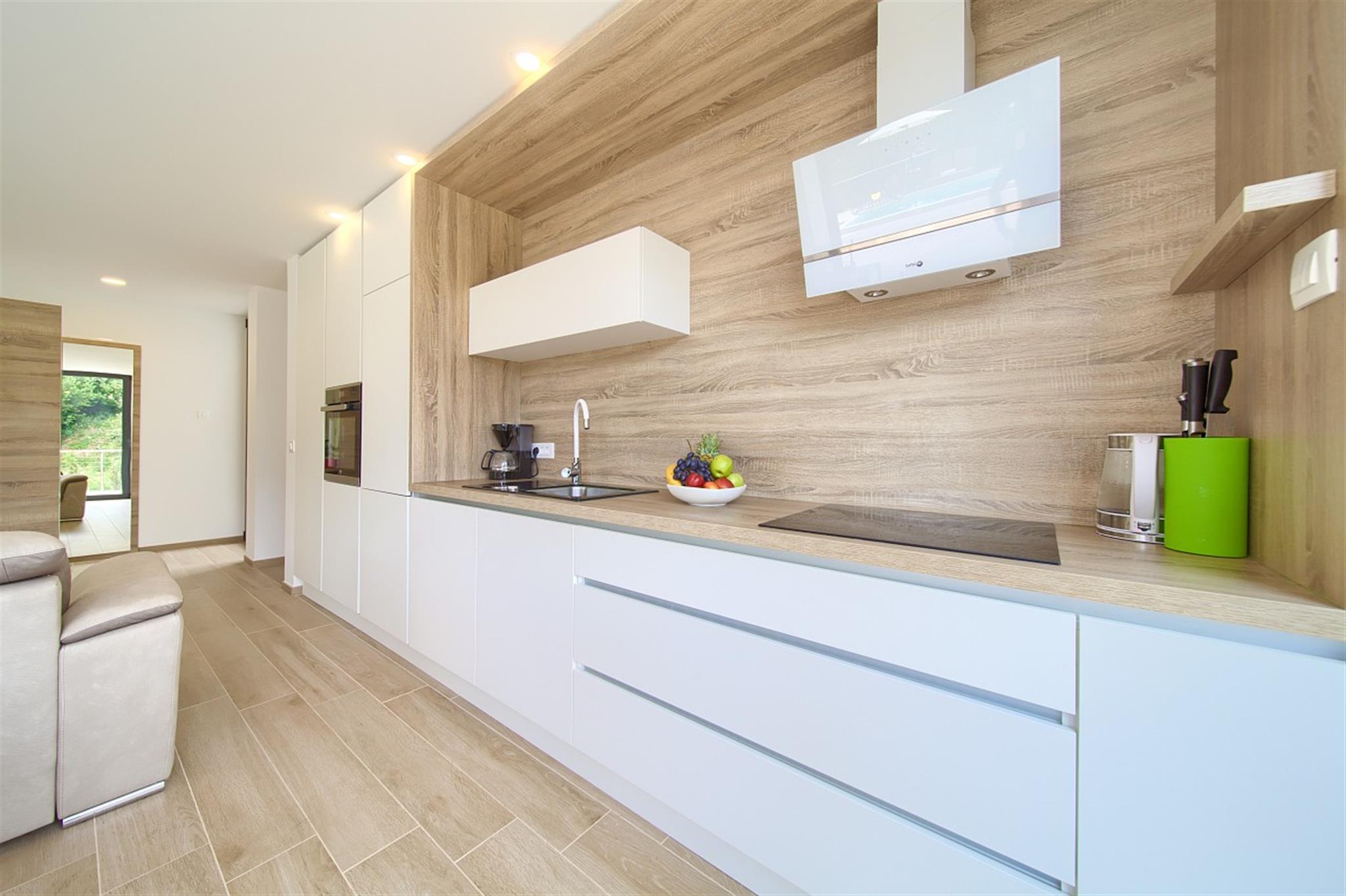 Villa Celeia - Luksuzni apartman na prvom katu s grijanim bazenom u centru grada Krka
